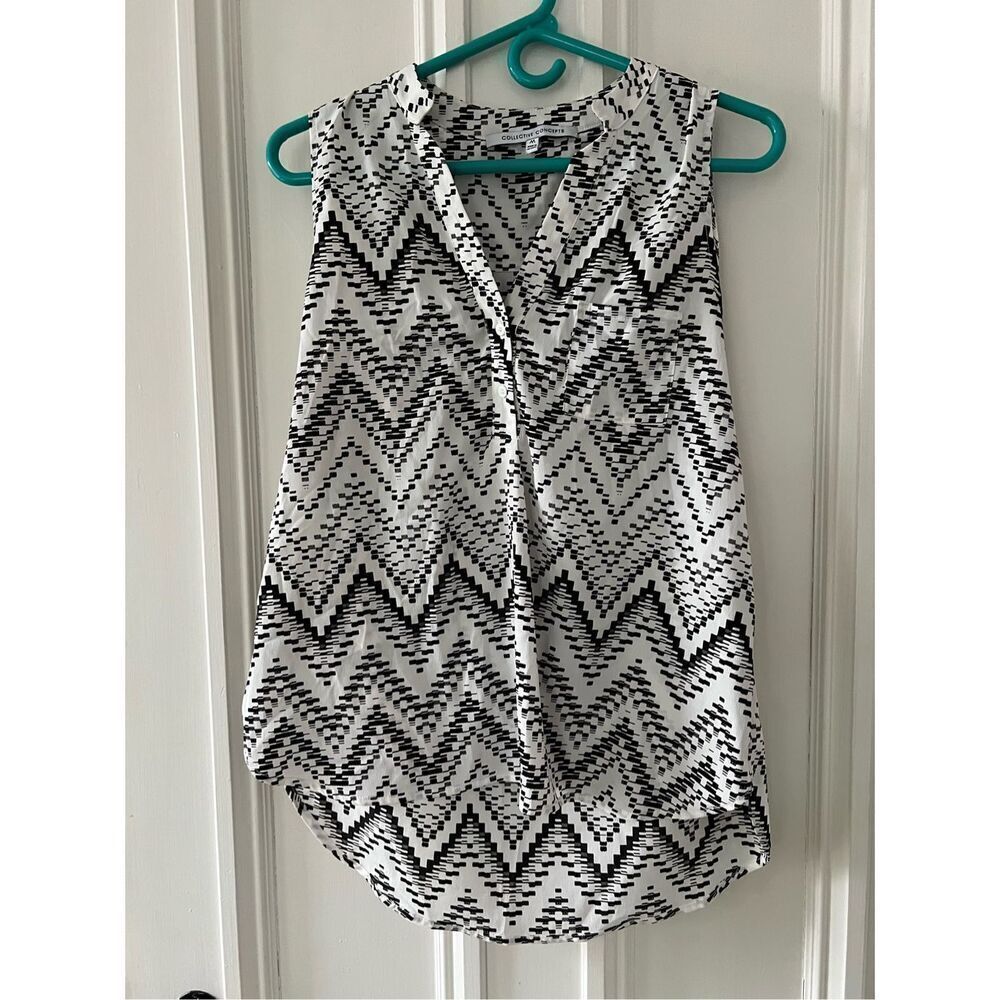 Collective Concepts white and black patterned v-neck button down tank M